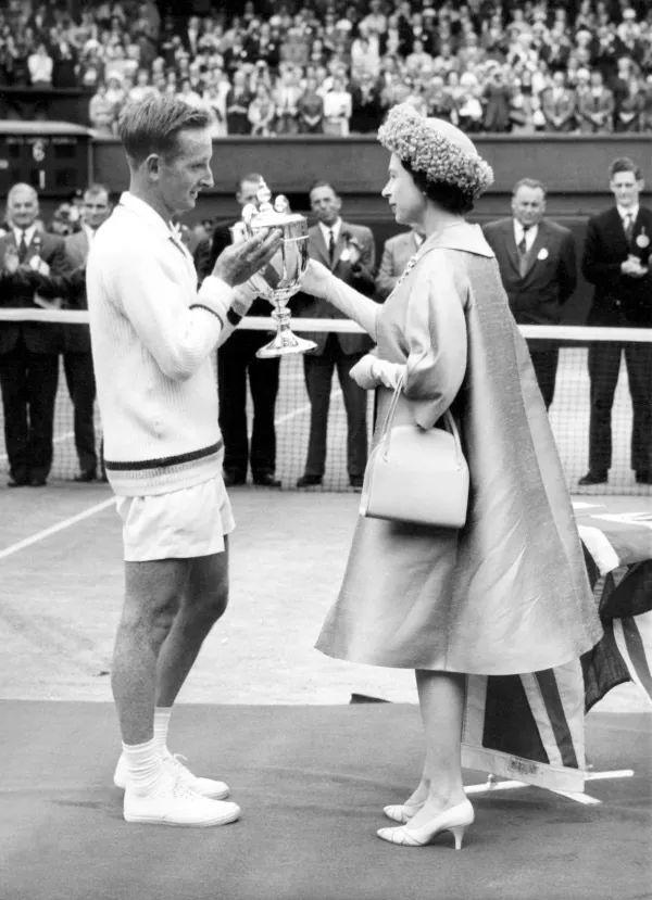 出人意料地 出人意料地